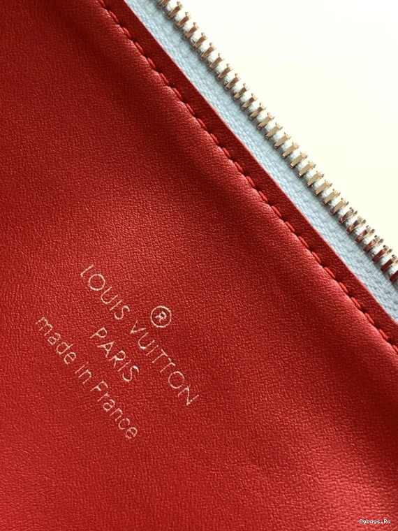 PM-26*20*12cm LOUIS VUITTON COUSSIN 0120